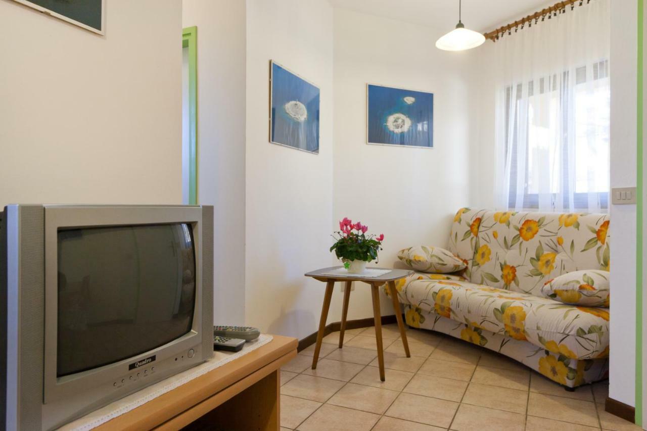 Apartments Redenta Tar-Vabriga Exterior photo